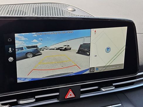 Used 2025 Hyundai Elantra Limited FWD image 18