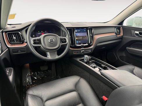 Used 2023 Volvo XC60 B5 Plus image 15