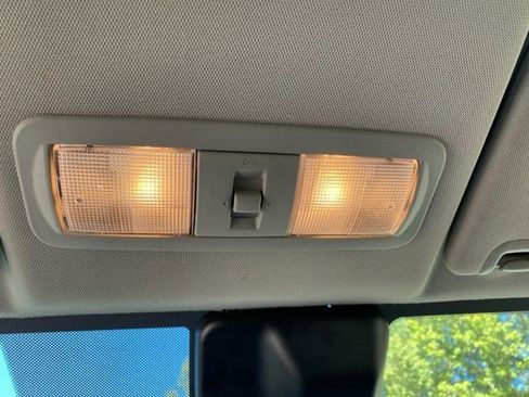 Used 2022 Nissan Frontier SV image 27