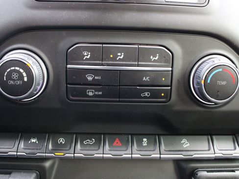 Used 2025 Chevrolet Silverado 1500 Custom Trail Boss w/ Dark Appearance Package AWD/4WD image 39