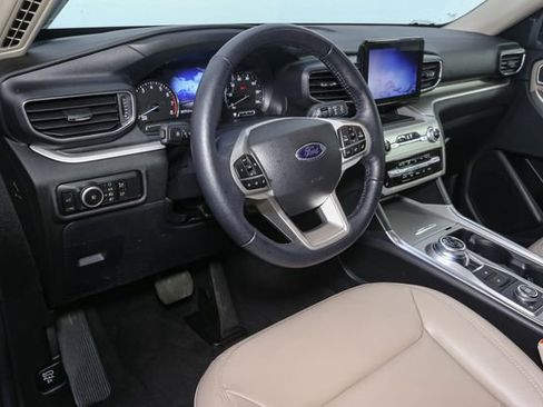 Used 2023 Ford Explorer XLT w/ Equipment Group 202A AWD/4WD image 21