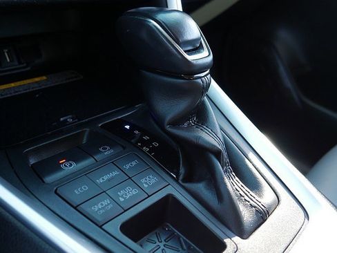 Used 2021 Toyota RAV4 XLE Premium image 39