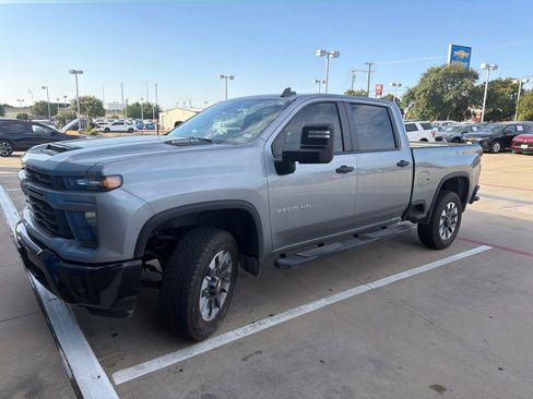 Used 2024 Chevrolet Silverado 2500 Custom w/ Custom Convenience Package RWD image 4
