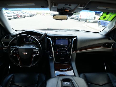 Used 2018 Cadillac Escalade ESV Premium Luxury image 21