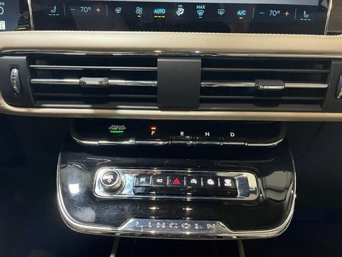 Used 2025 Lincoln Corsair Reserve AWD/4WD image 23