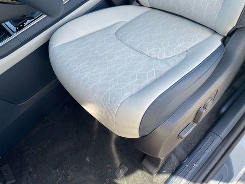New 2026 Kia Carnival EX FWD image 23