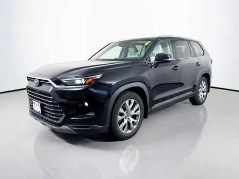 Used 2024 Toyota Grand Highlander AWD image 2