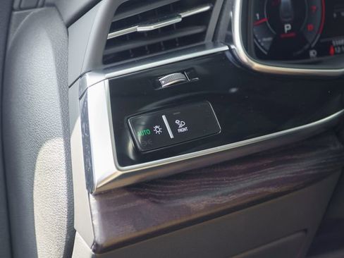 Used 2020 Audi Q8 Prestige w/ Prestige Package image 29