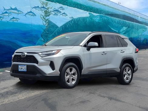 Used 2022 Toyota RAV4 XLE FWD image 3