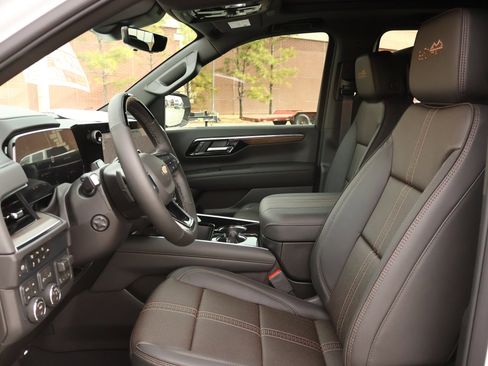 New 2026 Chevrolet Suburban High Country image 12