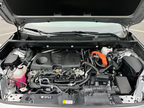 Used 2022 Toyota RAV4 XLE Premium AWD/4WD image 22