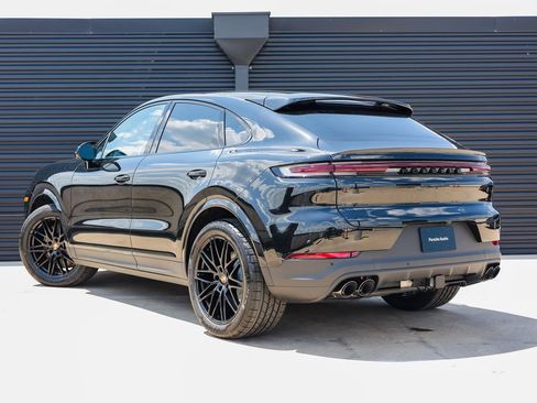 Certified 2026 Porsche Cayenne Coupe AWD/4WD image 3