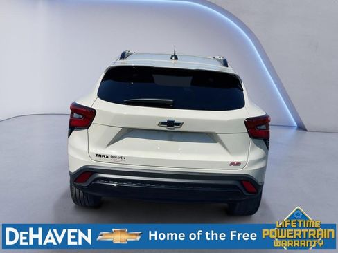 Used 2026 Chevrolet Trax RS w/ Sunroof Package FWD image 5
