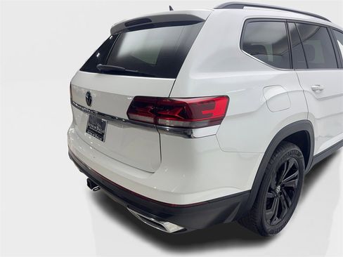 Used 2023 Volkswagen Atlas SE w/ Panoramic Sunroof Package image 16
