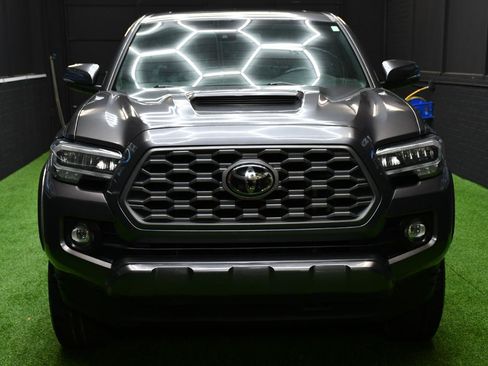 Used 2021 Toyota Tacoma TRD Sport w/ TRD Premium Sport Package AWD/4WD image 11
