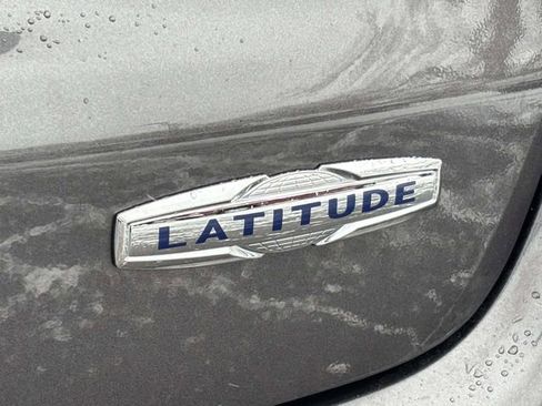 Used 2024 Jeep Compass Latitude image 34