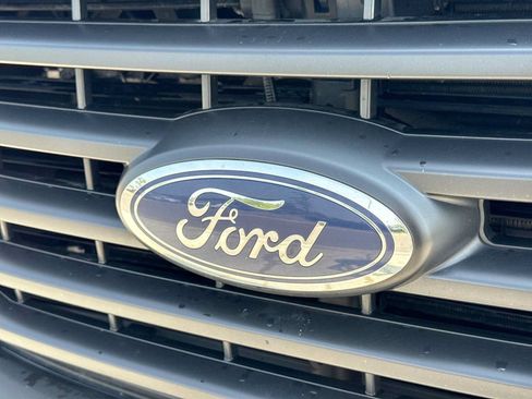 Used 2017 Ford F150 XLT w/ Equipment Group 302A Luxury AWD/4WD image 11