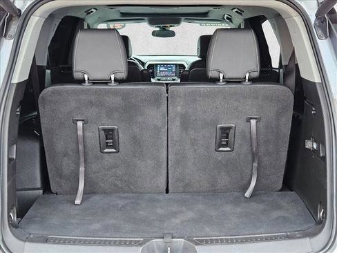 Used 2021 GMC Acadia SLT w/ Elevation Edition image 6