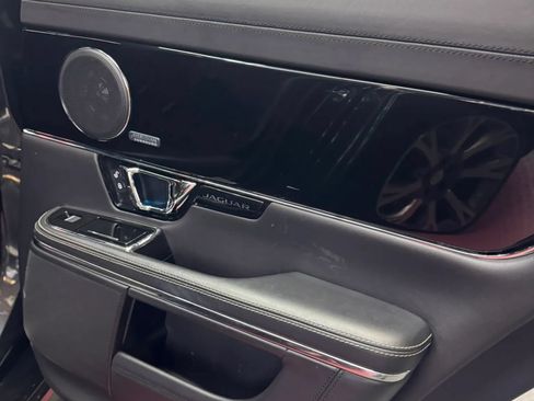 Used 2015 Jaguar XJ RWD image 29