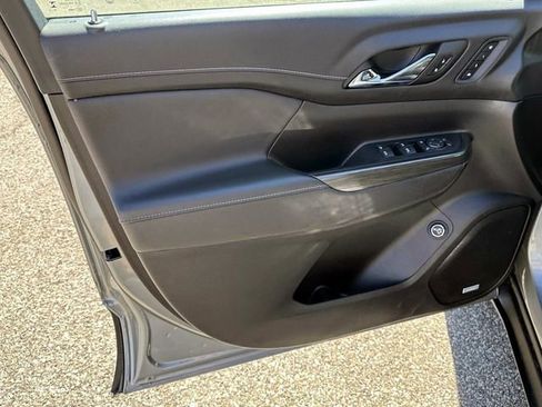 Certified 2023 GMC Acadia SLT w/ Elevation Edition FWD image 17