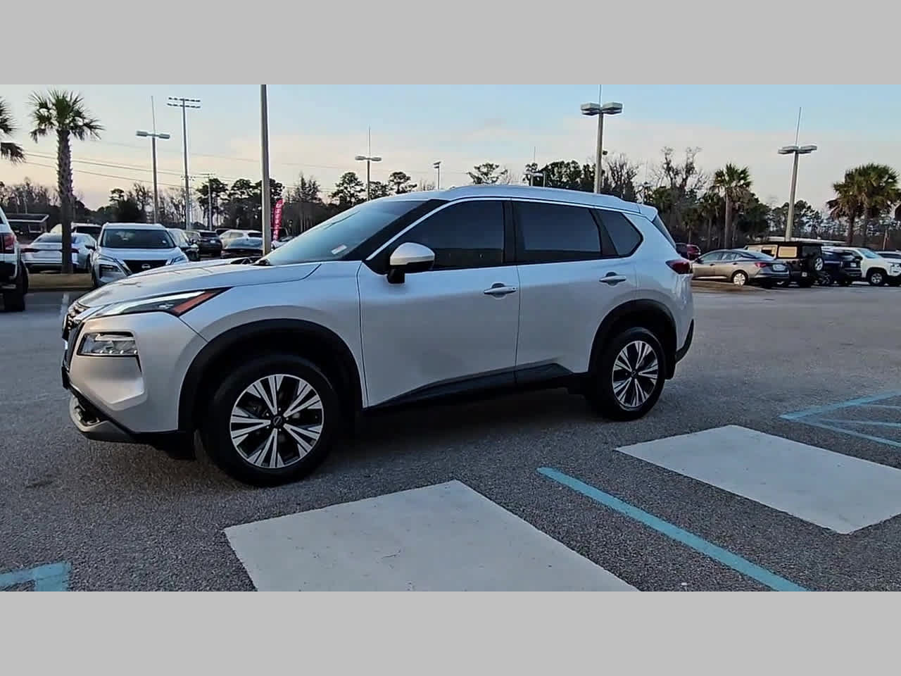 Used 2023 Nissan Rogue SV w/ SV Premium Package FWD image 25