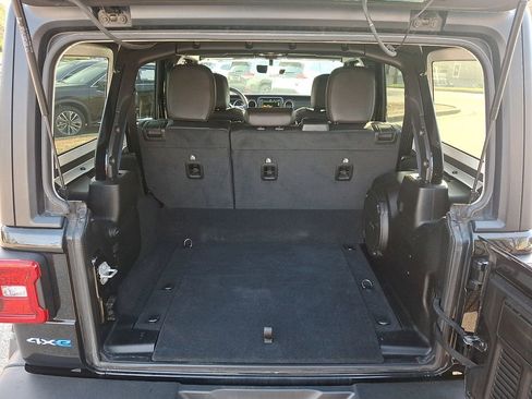 Used 2023 Jeep Wrangler Unlimited Sahara w/ Cold Weather Group image 29