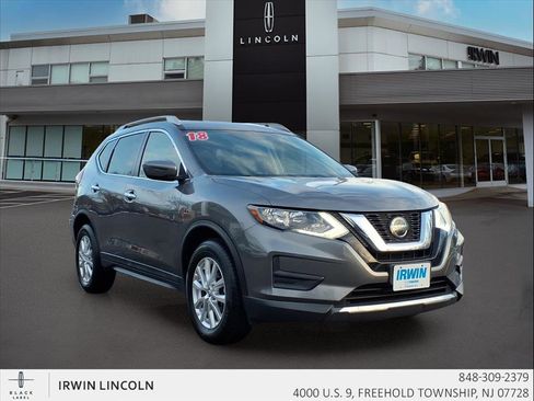 Used 2018 Nissan Rogue SV image 2