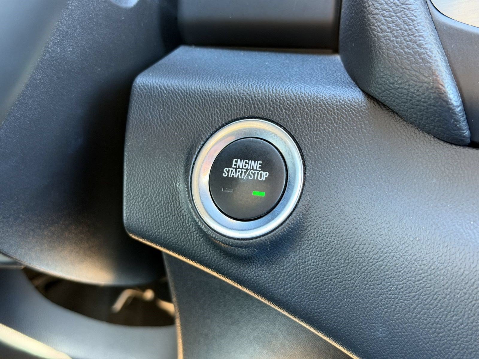 Used 2024 GMC Terrain SLT AWD/4WD image 17