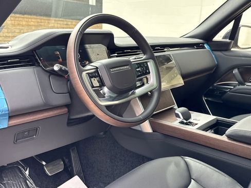 New 2026 Land Rover Range Rover Long Wheelbase SE image 12
