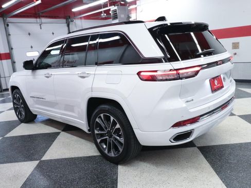 Used 2023 Jeep Grand Cherokee Overland w/ Luxury Tech Group IV AWD/4WD image 7