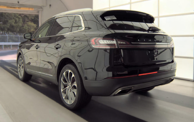 Used 2022 Lincoln Nautilus Reserve AWD/4WD image 4