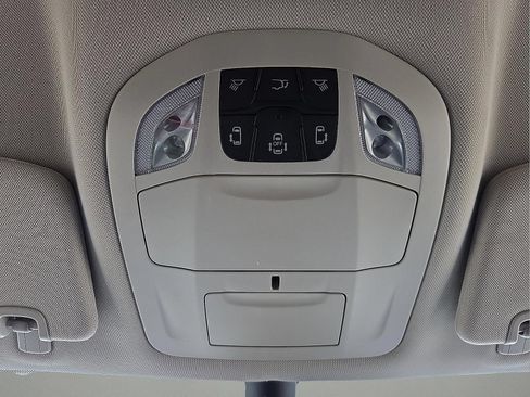Used 2024 Chrysler Pacifica Limited FWD image 21