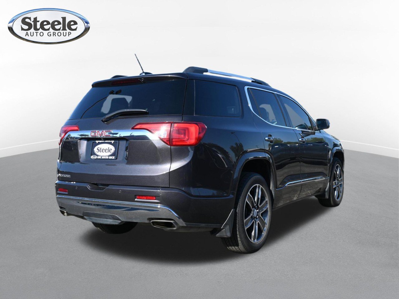 Used 2017 GMC Acadia Denali FWD image 5