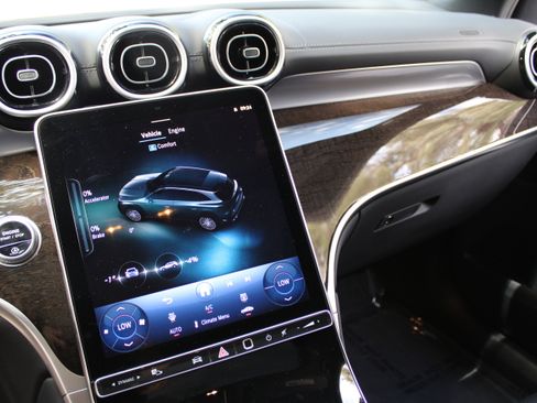 Used 2025 Mercedes-Benz GLC 300 GLC 300 image 17