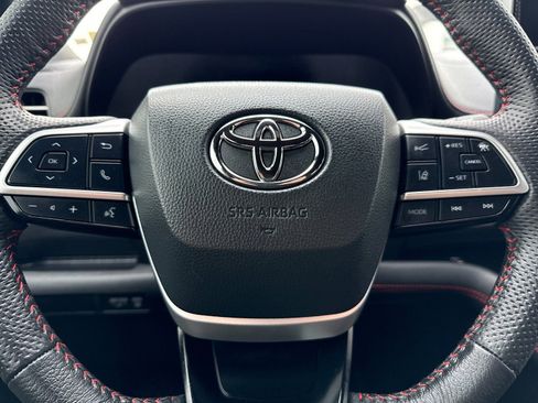 Used 2025 Toyota Sienna XSE w/ XSE Premium Package image 28