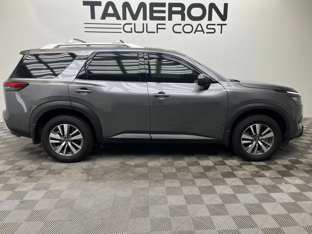 Used 2025 Nissan Pathfinder SL FWD image 4