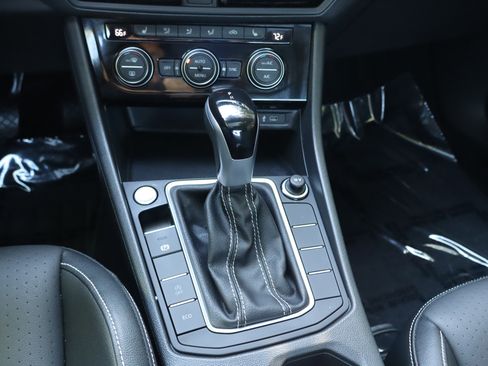 Certified 2024 Volkswagen Jetta SE w/ Panoramic Sunroof Package FWD image 20