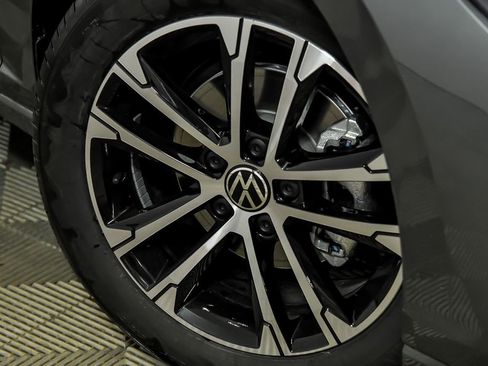 Used 2025 Volkswagen Jetta Sport FWD image 3
