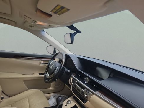 Used 2015 Lexus ES 350 w/ Premium Package FWD image 35