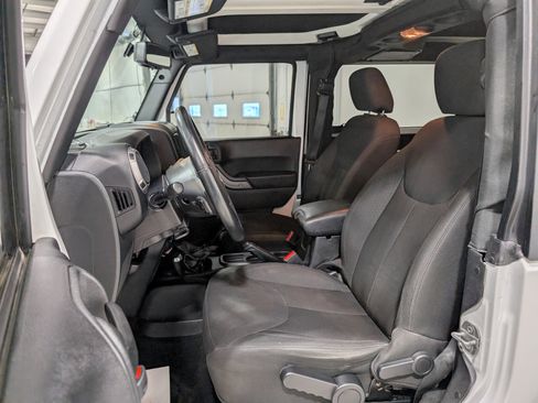 Used 2018 Jeep Wrangler Sport AWD/4WD image 15