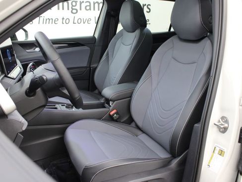 New 2026 Volkswagen Tiguan SE R-Line FWD image 14