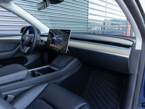 Used 2023 Tesla Model Y Performance image 32