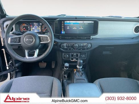 Used 2025 Jeep Wrangler Unlimited Sahara AWD/4WD image 10