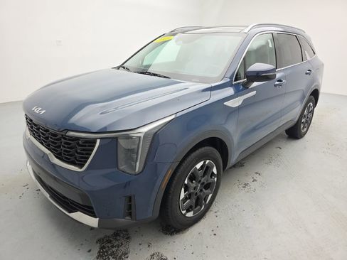 Used 2025 Kia Sorento S w/ Panoramic Sunroof Package AWD/4WD image 5