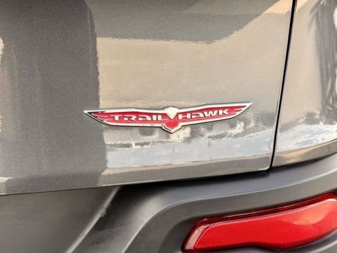 Used 2016 Jeep Cherokee Trailhawk image 13