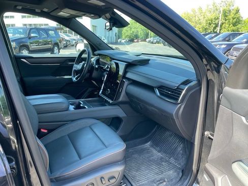 Used 2024 GMC Acadia AT4 w/ Luxury Package AWD/4WD image 11