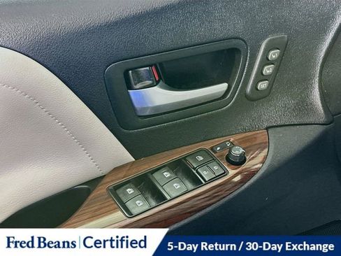 Used 2017 Toyota Sienna Limited Premium image 19
