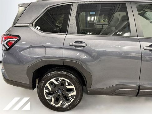 Used 2025 Subaru Forester Premium image 5