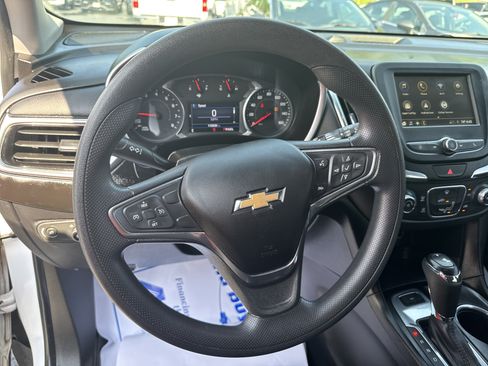 Used 2019 Chevrolet Equinox LT AWD/4WD image 13