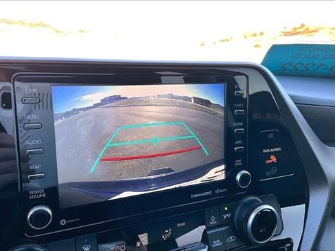 Used 2020 Toyota Highlander LE image 14